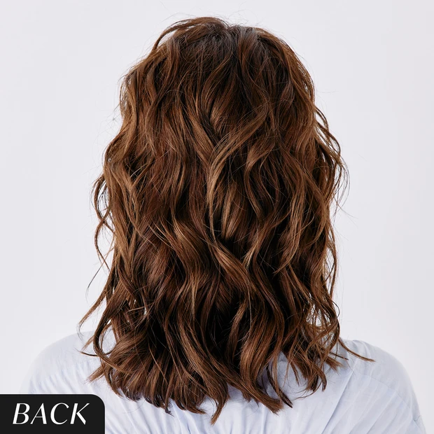 【おすすめのネオソバージュヘア】3. ミディアムヘアのエアリーなネオソバージュ　バック