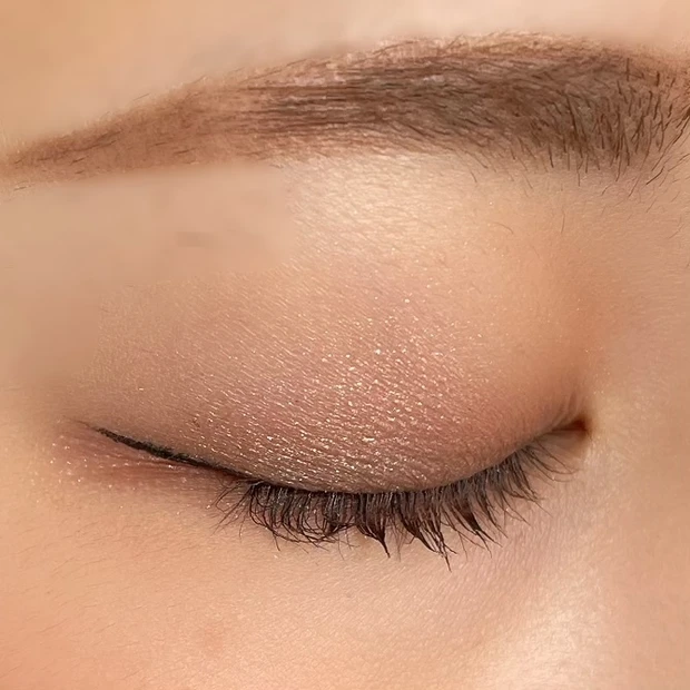 どんなメイク･服装にも合う大人気《万能アイシャドウ》を使ったメイク3パターンをご紹介【毎日メイク】_5_2