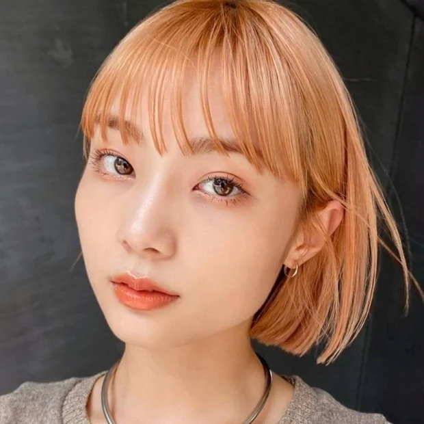 ボブ　30代　40代 ヘアスタイル　ハイトーン　前髪あり