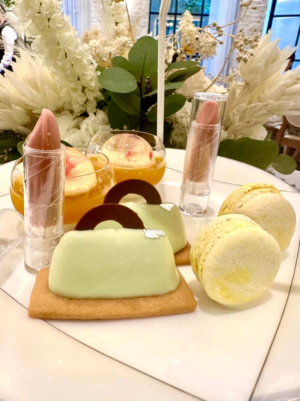 口紅型チョコレートの色までこだわった「ツインスタンドのサマーフルーツアフターンティー」_3_1