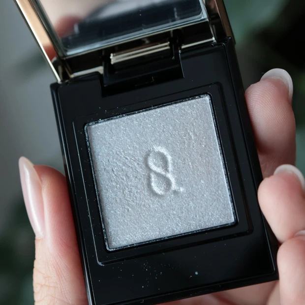 Moeセレクト7選。海外旅行に厳選持参。ミニマムポーチで語る2025年ベスコス_3