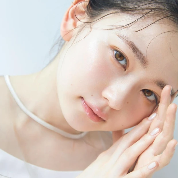 【8位】山田杏奈×中野明海が競演! ベスコス受賞コスメでつくる夏質感フェイス