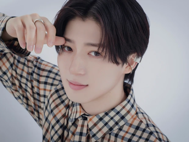 【西山智樹さん】「ストレートに意見を伝えてくれる人が好き」前田大輔さんとの友情や美肌の秘密をインタビュー！