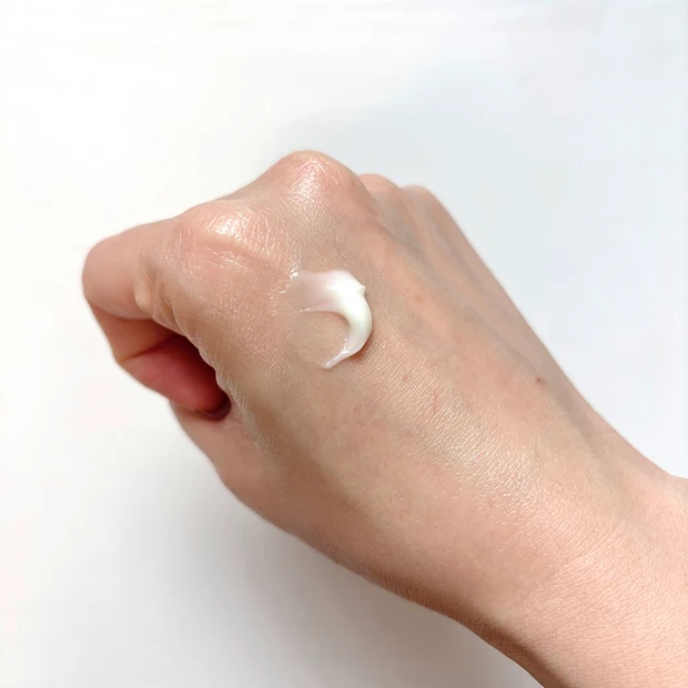 ナンバーズイン 5番 白玉グルタチオンCメラゼロクリームはみずみずしいテクスチャー