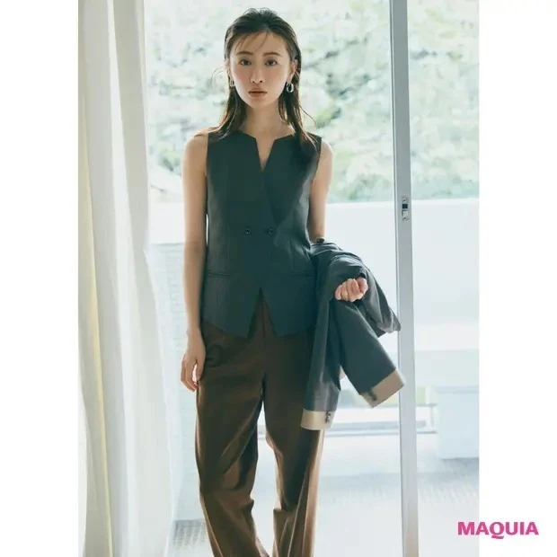 【松本まりかのON】強い眼差しに、きらりゴールドラメ。 「きれいなだけ」に収まりたくない_4
