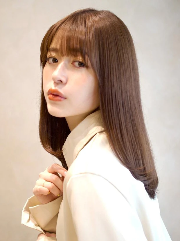 艶カラーとは ツヤカラー ラベンダー系 前髪あり ストレート ミディアム