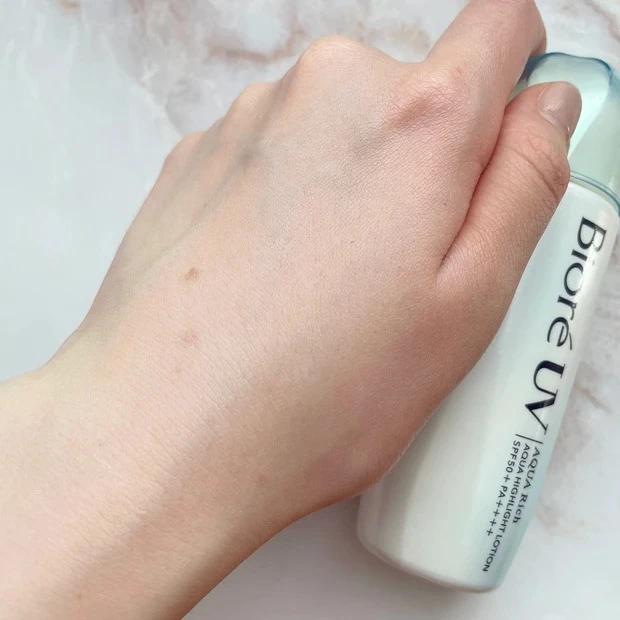 ビオレUV アクアリッチ アクアハイライトローション（水層ハイライトUV） 口コミ