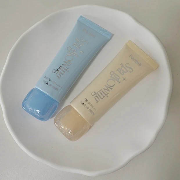 【fwee】から初の下地が登場♡全2色を徹底比べ！【完売続出】