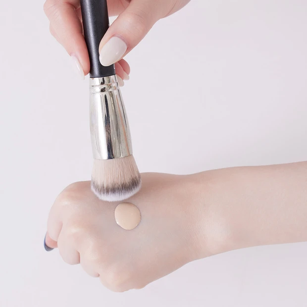 マキア　リキッドファンデーション　塗り方　ブラシ