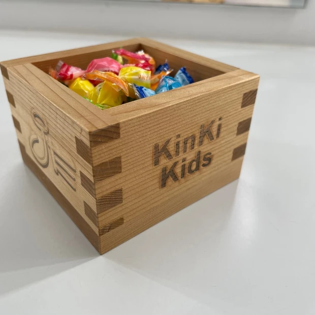 【8月22日発売】MAQUIA10月号特別版の表紙には、KinKi Kidsが登場！  ２人にとって「美しく時を重ねるということ」とは？_2