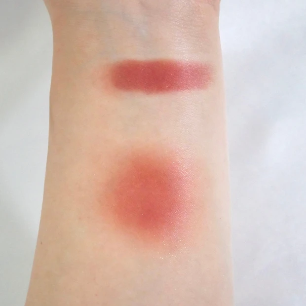 ディオール クリスマスコフレ ディオールスキン ルージュ ブラッシュ 826 ギャラクティックレッド スウォッチ