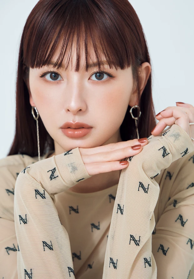 【秋メイク2024】秋冬の旬な色を軽快にまとうのが気分