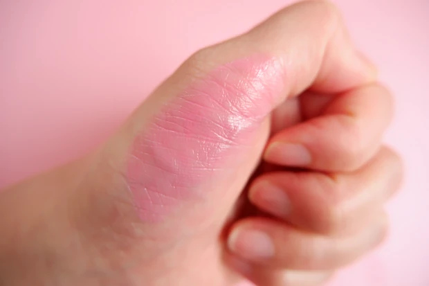 【大正解】プチプラで叶う！じゅわっと血色感＆ツヤ✨hana by hinceチークバーム_4