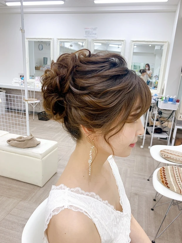 【花嫁美容】アラサー花嫁のフォトウェディング!前撮りでのヘアとメイクをご紹介_3
