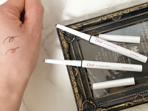 スルスル描けて落ちにくい！“ふわとろ”質感の新しいペンシルアイライナー新登場！_5