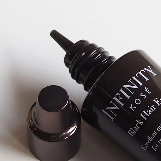 「インフィニティ 黒髪育毛エッセンス」のボトル口