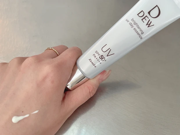 2021年3月16日発売＼下地にも使える／ブライトニングUV美容液【DEW ブライトニングUVデイエッセンス】_2_1