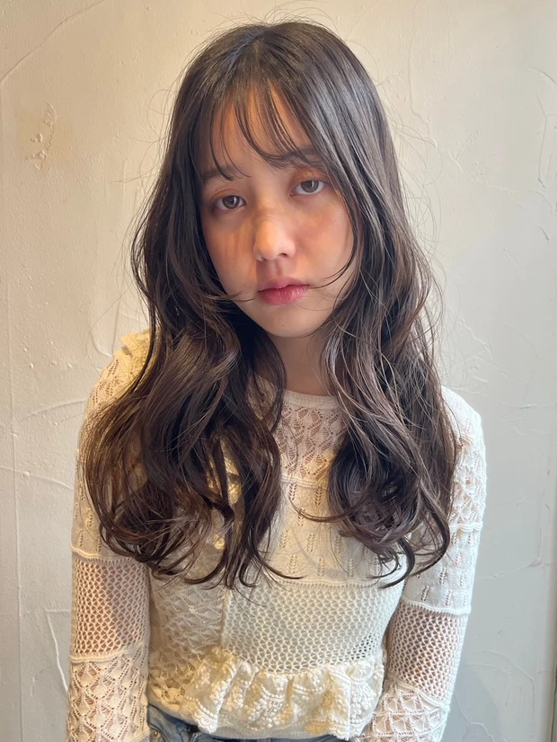 ヘアカタログ　ロング　ロングヘア　前髪あり　正面