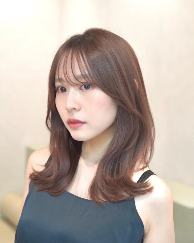 【ひし形セミロング】ヘアカタログ　セミロングヘア　前髪あり　サイド
