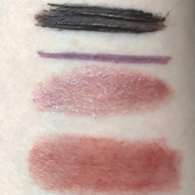 落ちにくいポイントメイク