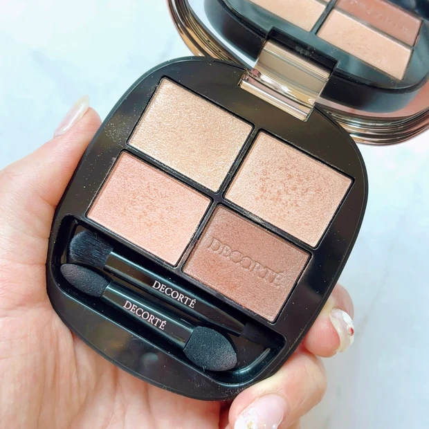 イエベ春が選ぶベストコスメ2025「コスメデコルテ　スキンシャドウ デザイニング パレット　06 fruit bijou」