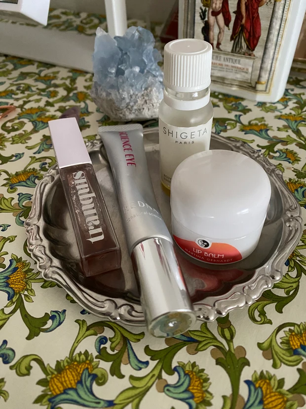 アイケアをサボった夏のツケ…目元の老化にハッとした話_1