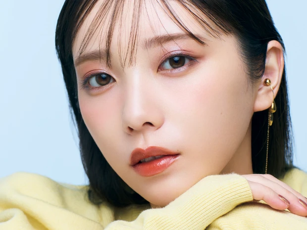 【秋のおすすめ単色アイシャドウ】偏光モーブブラウンで色っぽフェイスに！