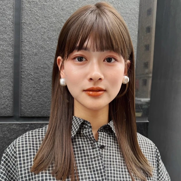 【大人の垢抜けヘア】切りっぱなし×ワイドバングで、洒落感MAXのストレートヘア