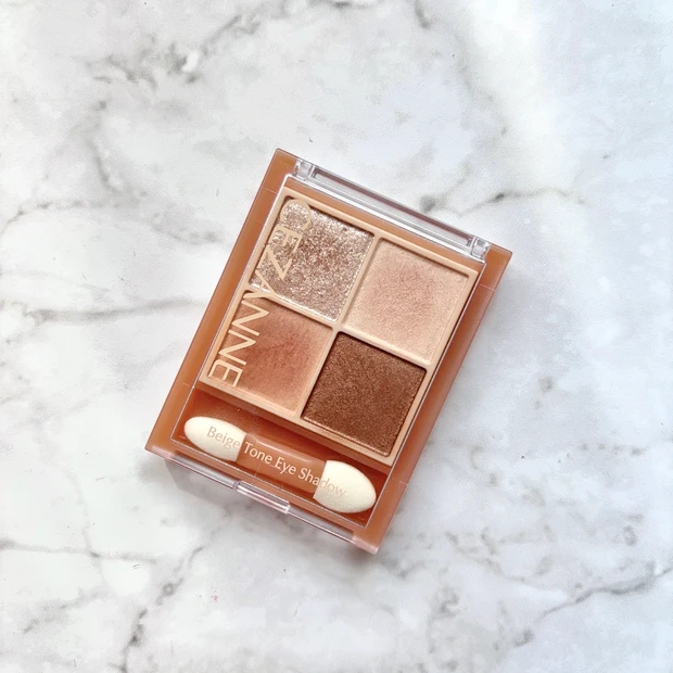 セザンヌ ベージュトーンアイシャドウ 01 ナッツベージュのパッケージ写真