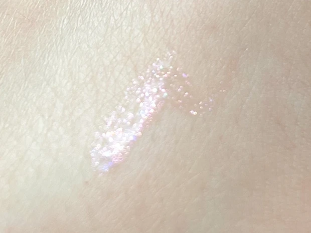 ＼ DAISOコスメ新ブランド ／ 110円を越えた仕上がりのリキッドアイシャドウ。涙袋作りにも。-モイティフル-_5_1