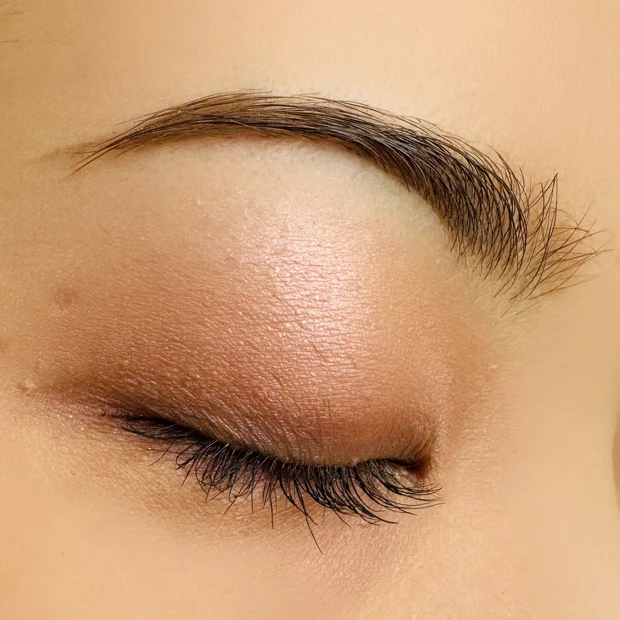 セザンヌのベージュトーンアイシャドウ 06 ピーチベージュを使用したアイメイク