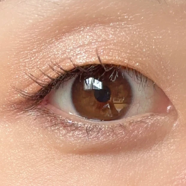 RMK リッド インプレッション リクイド アイシャドウ 06 ムーンリットマグノリアのスウォッチ