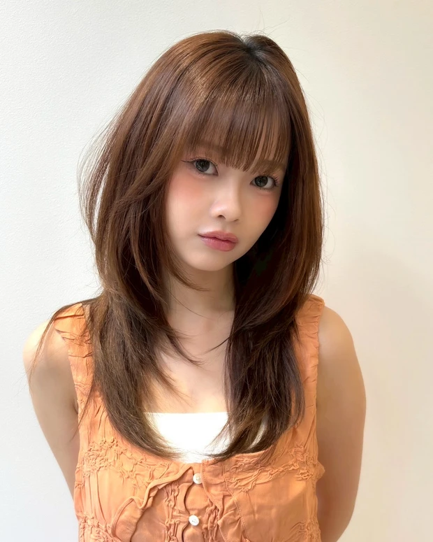髪型 ロングレイヤー ロングヘア 前髪あり ワイドバング スタイリング