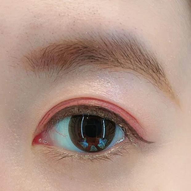 &be リキッドアイライナー レッドブラックのメイク