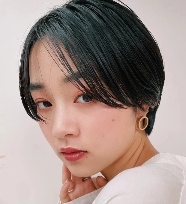 黒髪でも色っぽいショートボブ! 30代&40代の髪のパサつきもカバーできる最旬ヘア2022