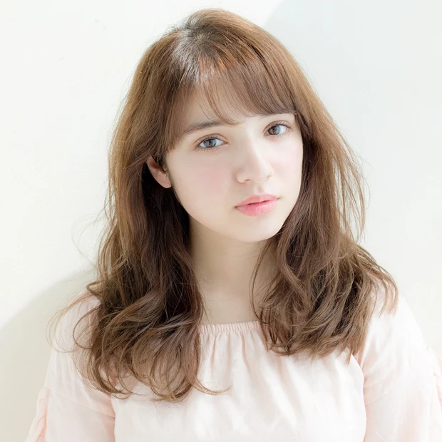 頭の形もキレイに！ ふんわり＆ツヤ仕上げの本命ウェーブロングは婚活にもぴ…