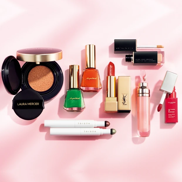 指原莉乃さんの愛用コスメを、小嶋陽菜さんがジャッジ！ 美容談義も必読