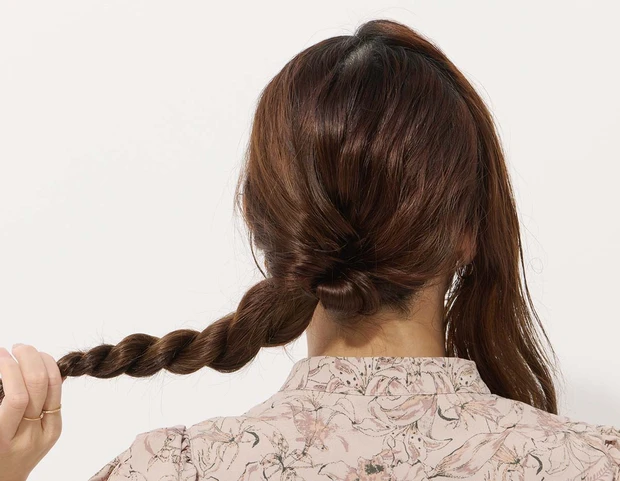 【セルフヘアアレンジ】動画で学ぶ! くるりんぱ、ロープ編み、Uピンの留め方、編み込みの正しいやり方とコツを人気美容師AYAMARさんが解説_12