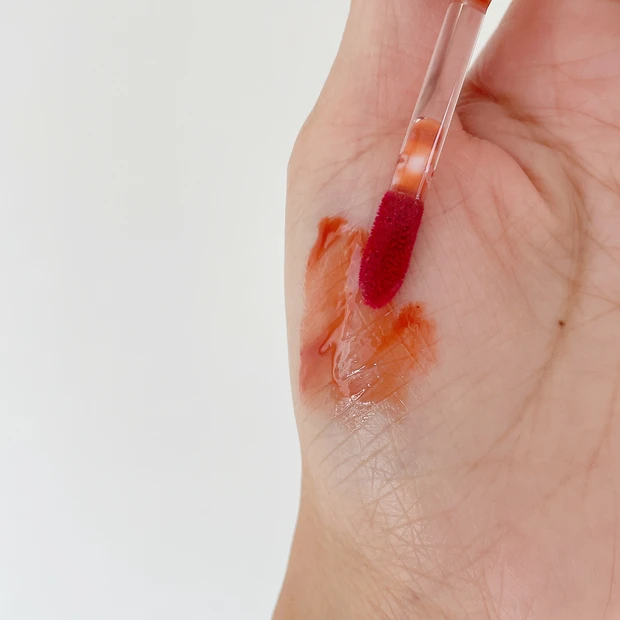 フジコ ニュアンスラップティント 02 珊瑚ローズ スウォッチ