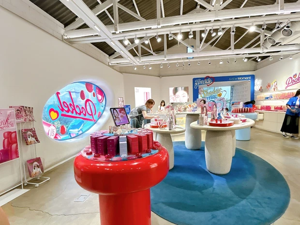 「fwee Agit 聖水」店内