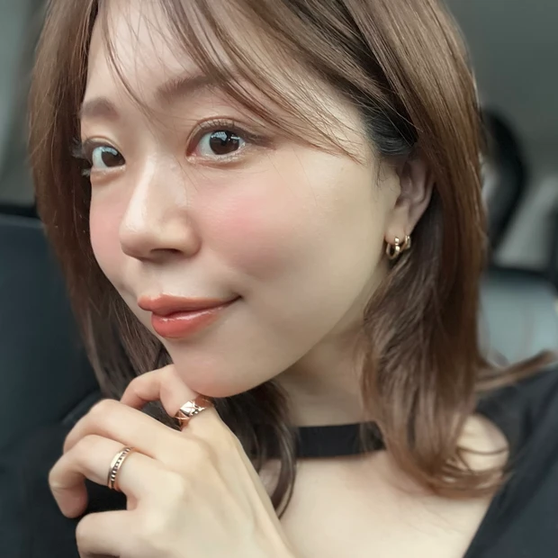 YSL ザ インクス ヴィニルクリーム 443 ポップ ザ ヌードを塗った写真