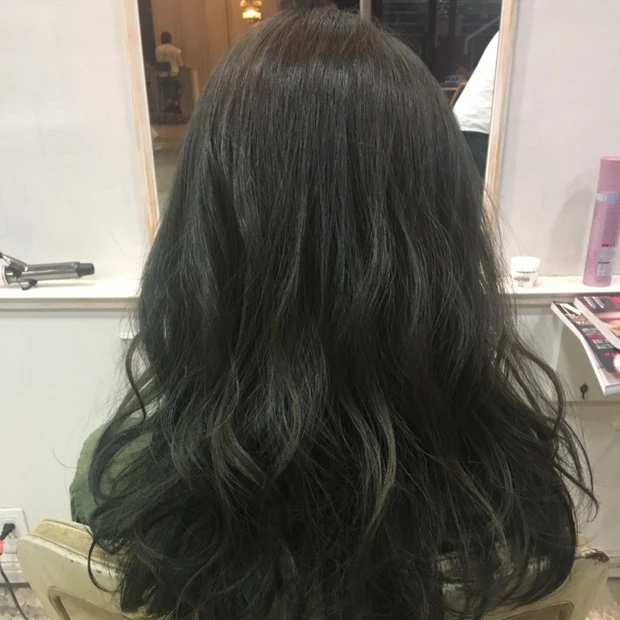 黒髪ブーム!暗くても重たく見えない透け感のあるカラーとは?!