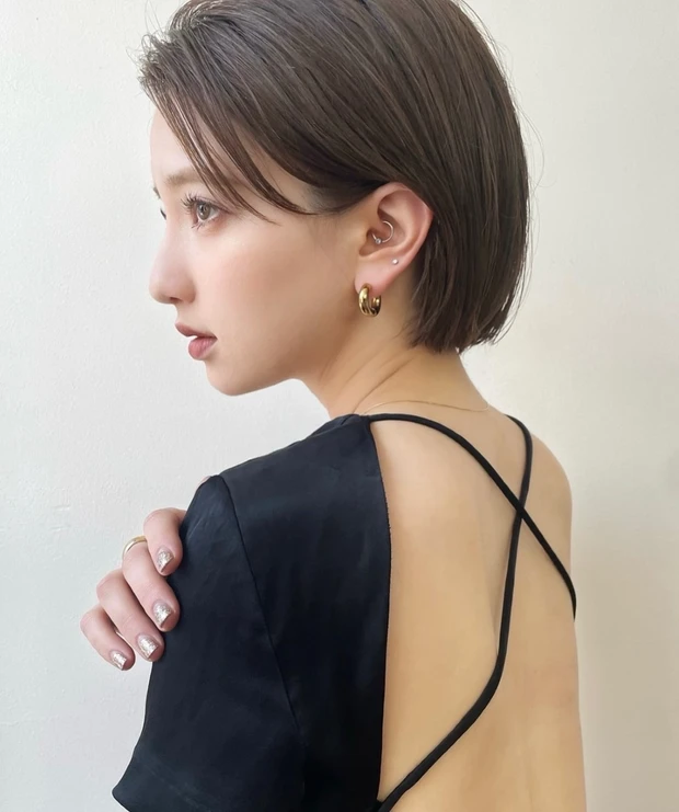 ショート ヘア 髪型 ヘアスタイル 暗髪 前髪なし