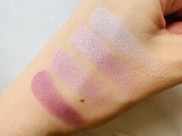 キャンメイクのシルキースフレアイズ 12 モーニングビオラのスウォッチ