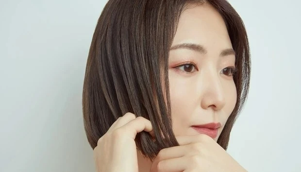 着物 髪型_ダウンスタイルが大人っぽい「内巻きボブ」_手順2