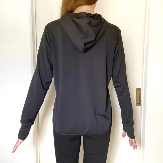 ユニクロ　エアリズムUVカットメッシュパーカ（長袖）