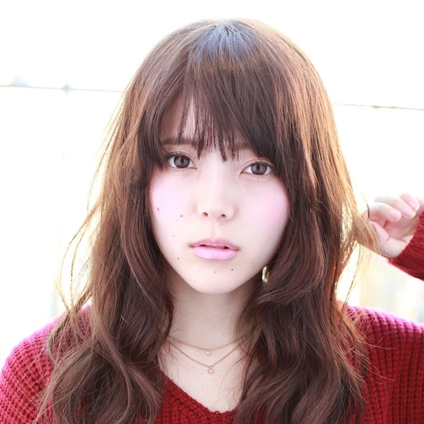 小顔も女らしさも叶う、Sラインのうねりウェーブロング