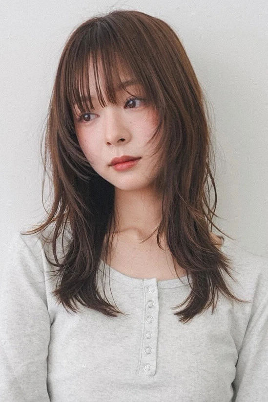 ヘアカタログ　ミディアムレイヤー　ミディアムヘア　ハッシュカット　スタイリング