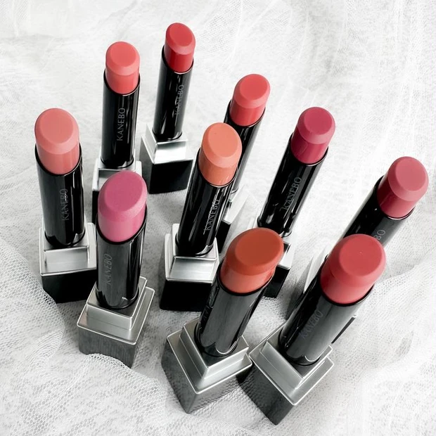 【3位】カネボウの新リップ「ルージュスターブリーズ」を全色スウォッチ! リップメイクもご紹介【春コスメ2025】