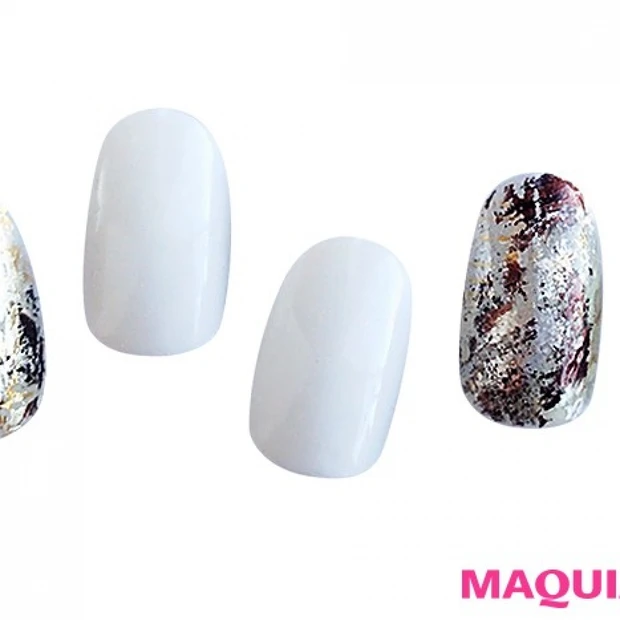 ドライな質感がクール！ ゴールド＆シルバーネイル